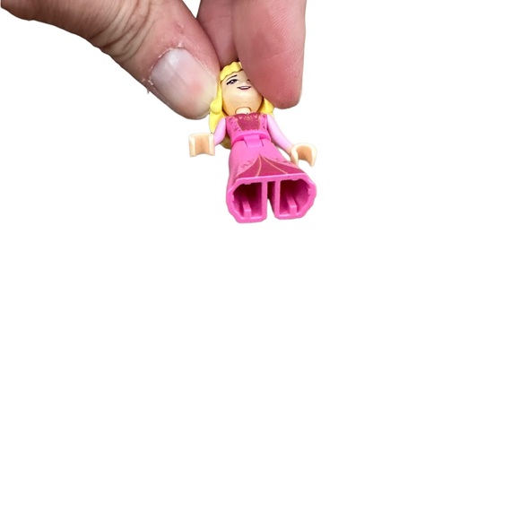 Lego Disney Sleeping Beauty Aurora Keychain - Picture 6 of 6
